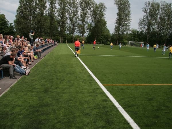 Kauguru vidusskola stadions